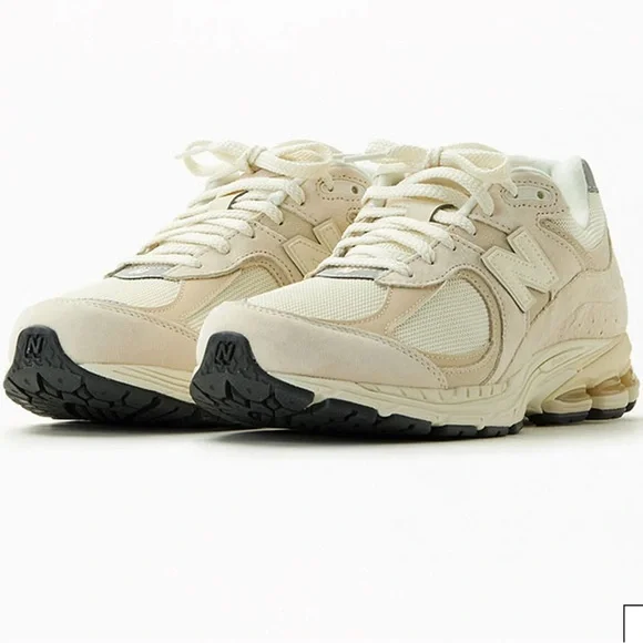New Balance Cream 2002R Shoes - Picture 1 of 6